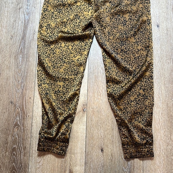 Cupcakes & Cashmere Rey Jogger Pants Size XS - Picture 8 of 10